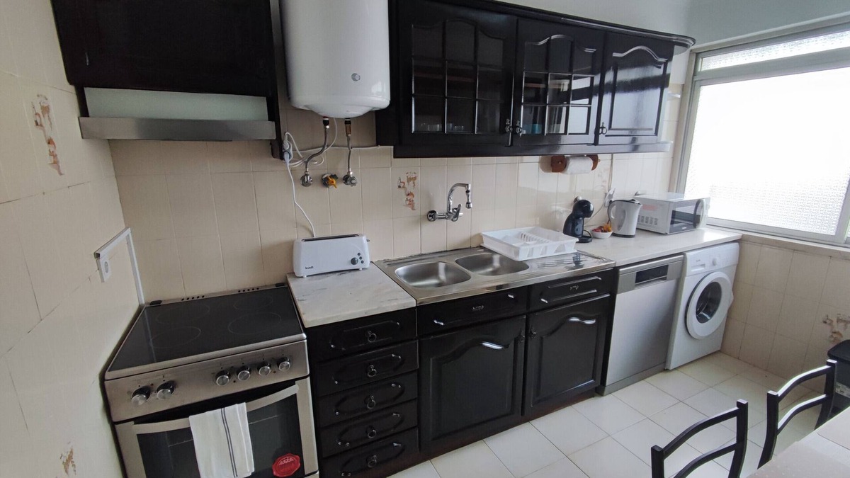 Alfragide Apartment | Lisbon spacious T2 in Damaia, Lisbon