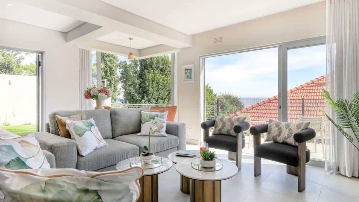 Clifton Apartment | Lisburn On Clifton Beach House - Modern with views