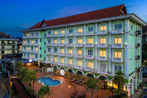 Vang Vieng Hotel | Lisha Roungnakhone Hotel
