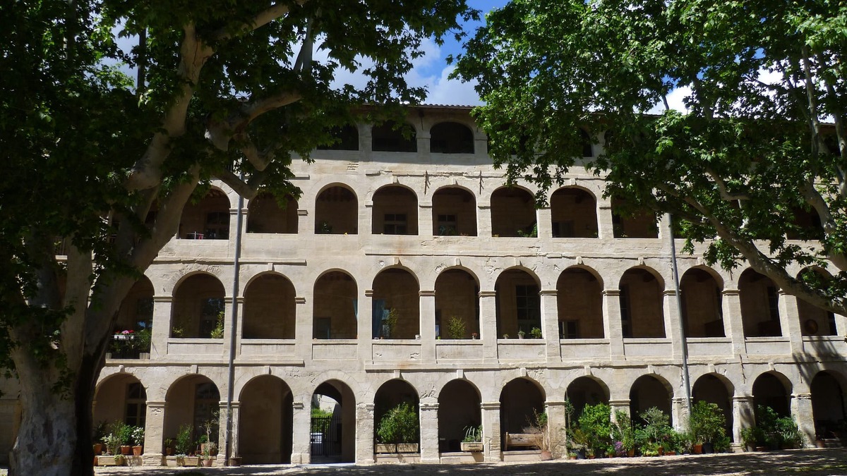 Avignon City Centre Apartment | Listed monument, with terrace, parking and air conditioning.