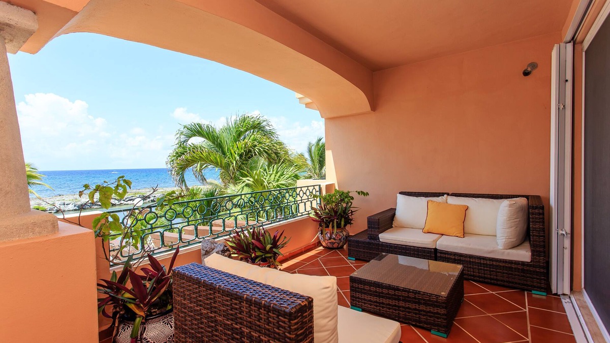 Puerto Aventuras Condo | Listen to the ocean at night!
