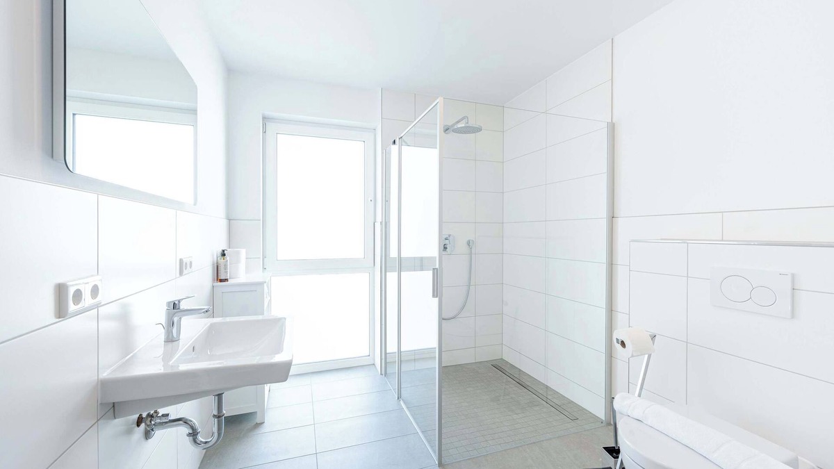 Sudliche Innenstadt Apartment | LiT LiVING: Luxus | Box SprIng | Parking | Balcony