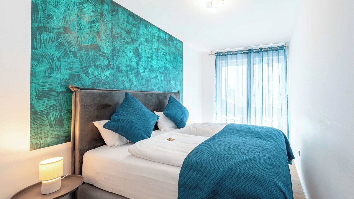 Sudliche Innenstadt Apartment | LiT LiVING: Luxus | Box SprIng | Parking | Balcony