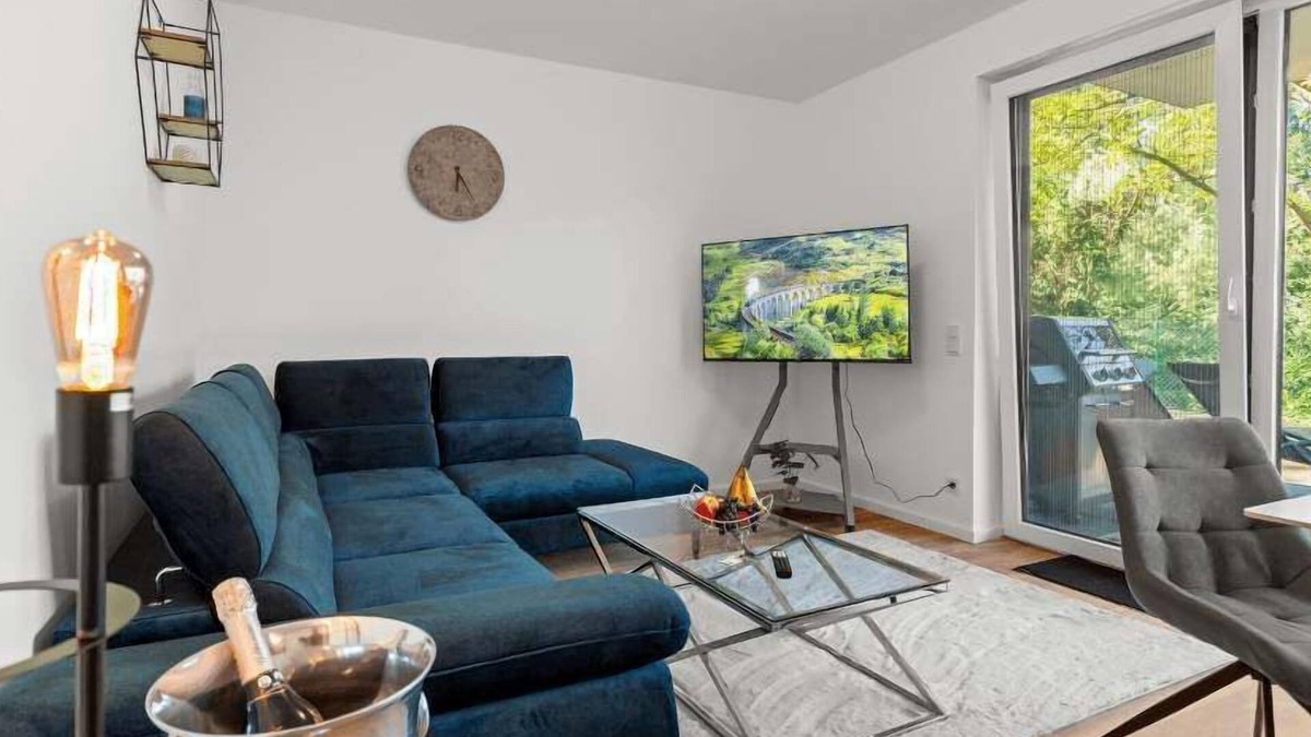 Woerth am Rhein Apartment | LiT LiVING: Luxus | Box SprIng | Parking | Garten