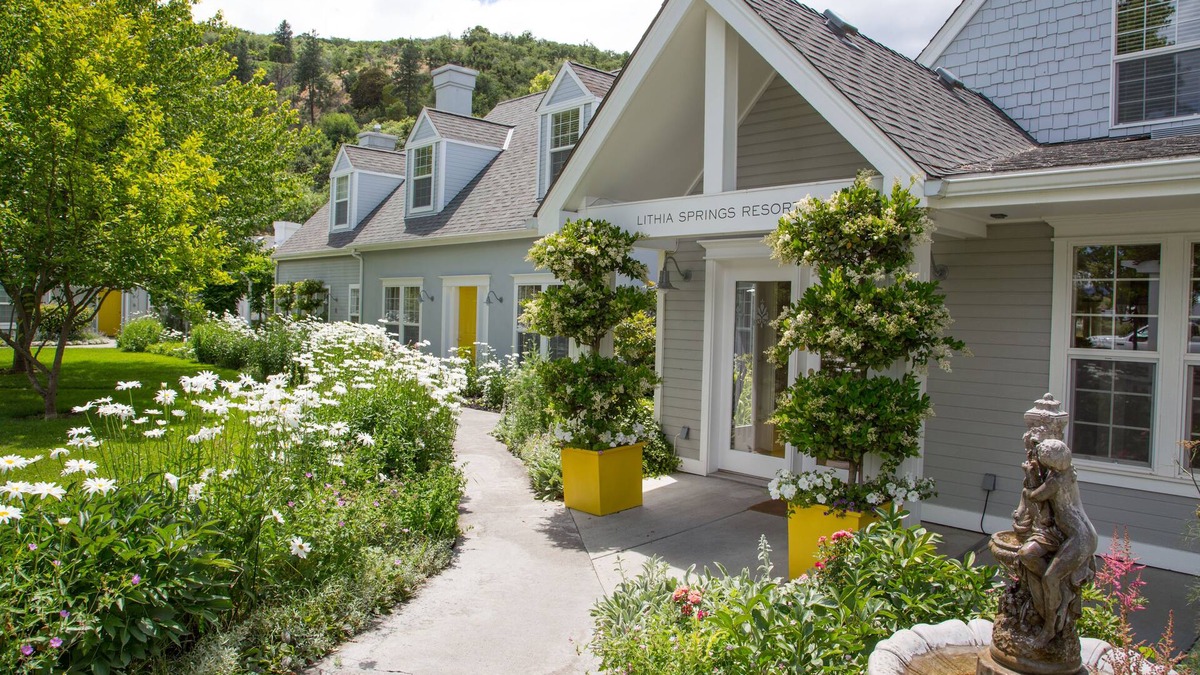 Ashland Bed & Breakfast | Lithia Springs Resort