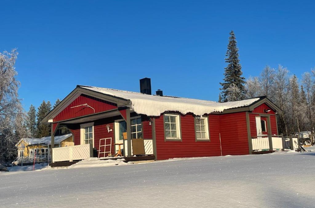 Kiruna Villa | Little adorable red