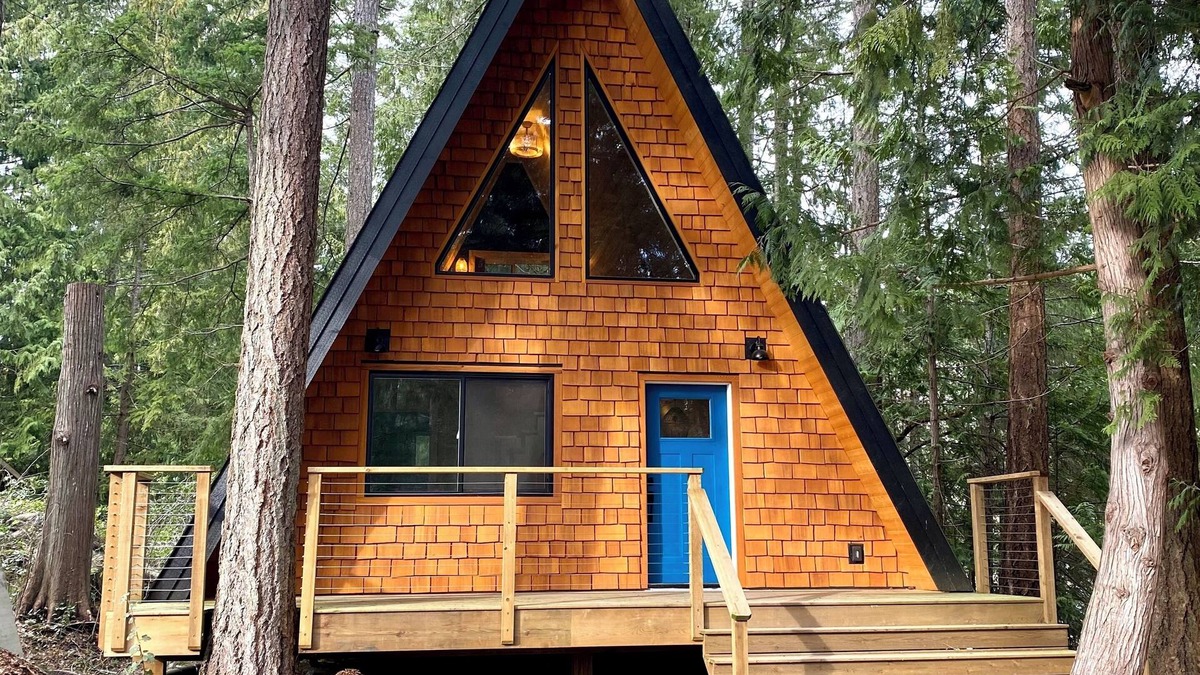 Halfmoon Bay Cabin | Little Anchor A-frame, short walk to beach/pier/General Store.