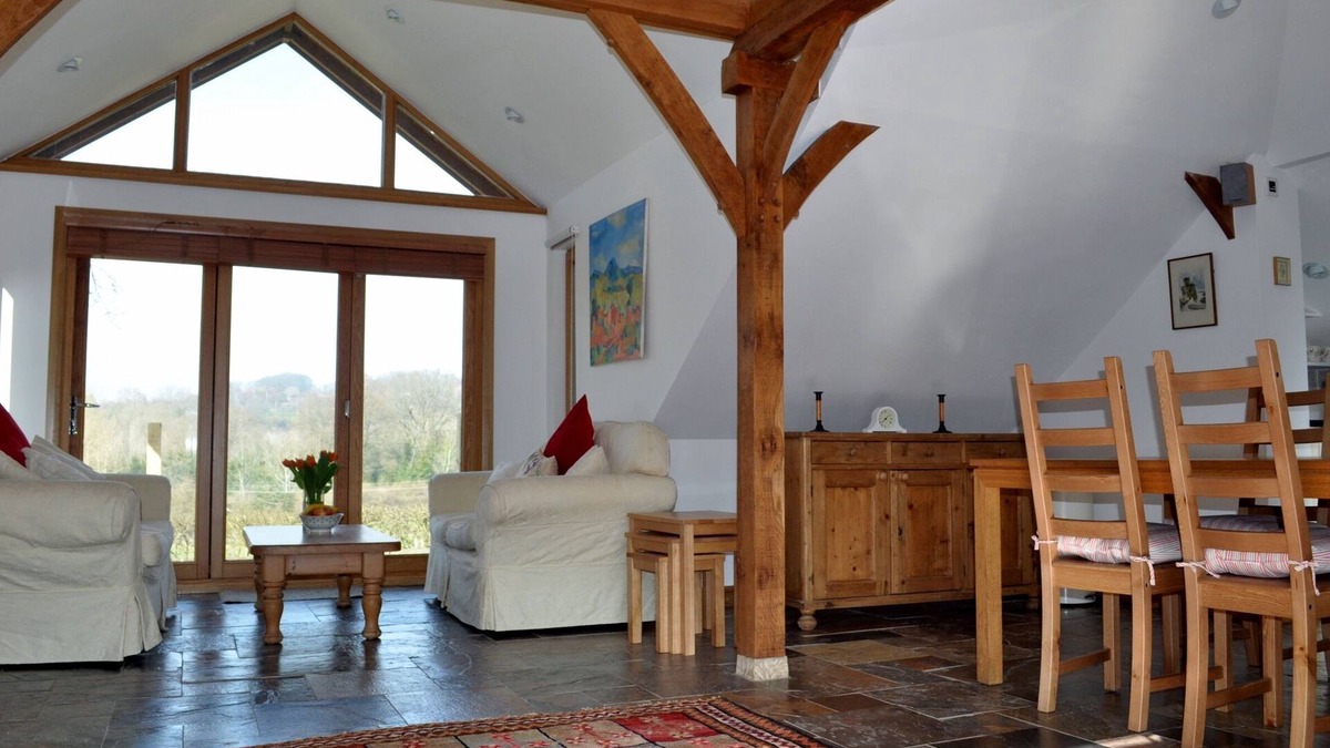 Tonbridge Cottage | * Little Apple Barn * Hamptons Farmhouse, Child Friendly Holidays