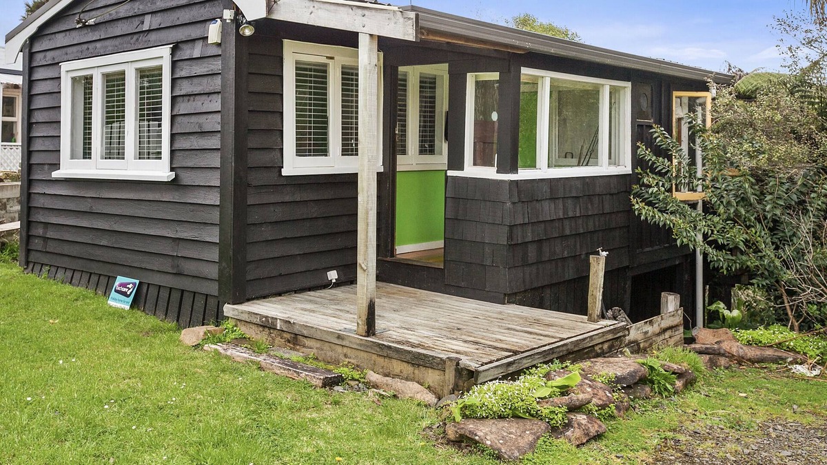 Raglan Cottage | Little Bach Escape - Raglan Bach