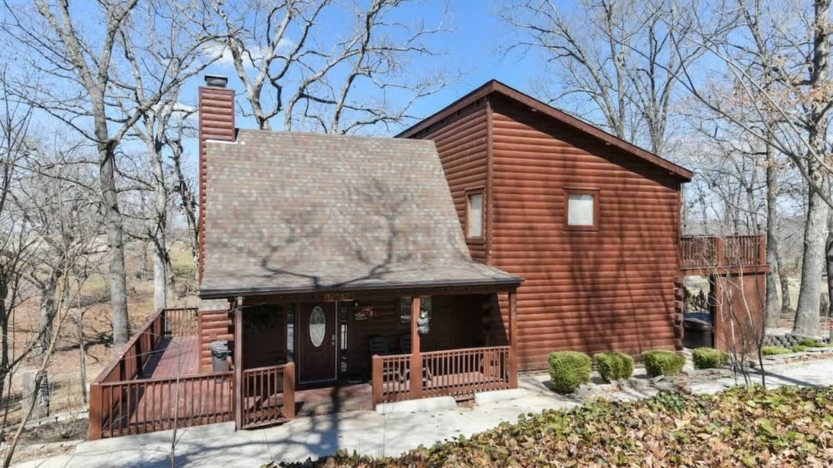 Branson Cedars Cabin | Little Bear Cabin Sum
