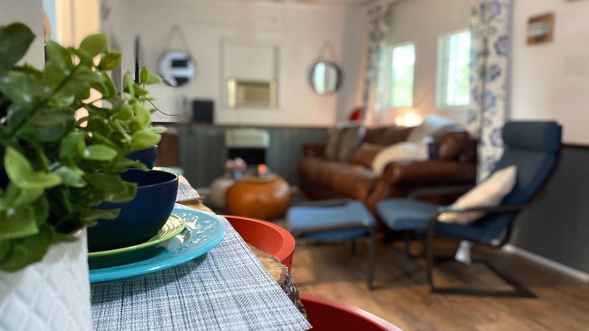 Russells Point House | Little Bear Cottage-3 blocks from the lake!
