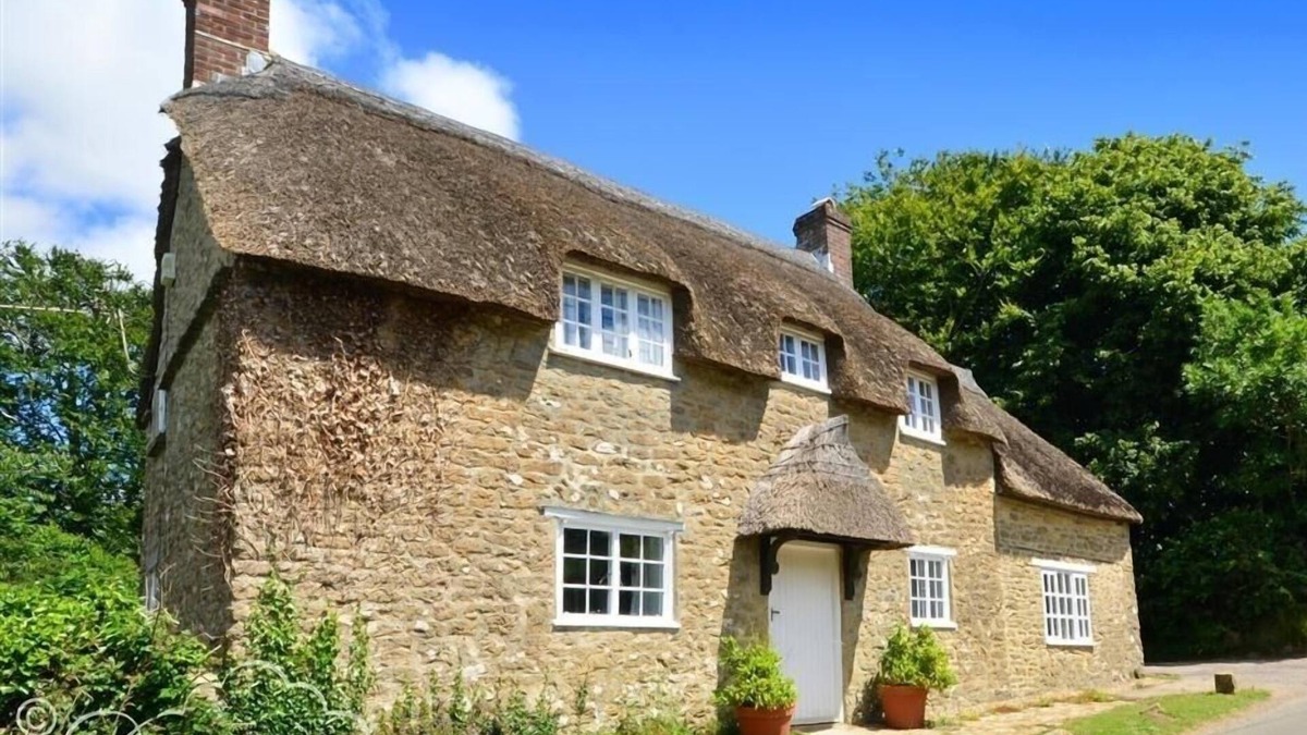 West Compton Cottage | LITTLE BERWICK COTTAGE, pet friendly in Burton Bradstock