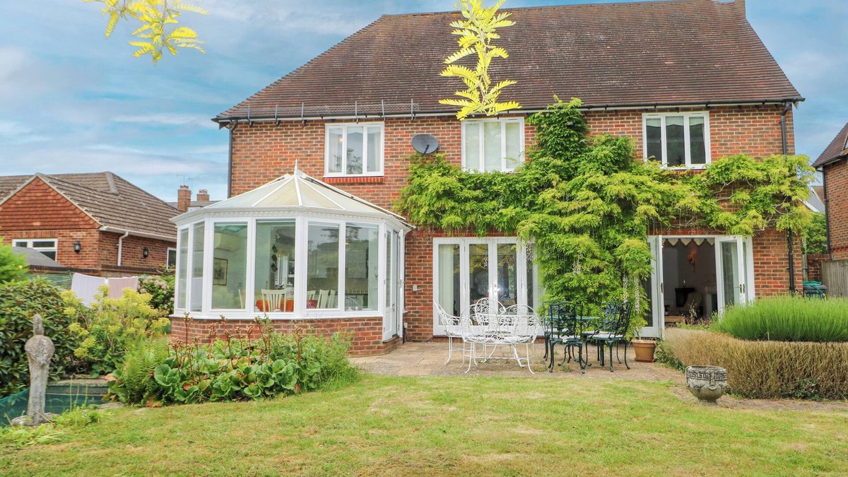 Tenterden Cottage | LITTLE BIRCHES, pet friendly, with a garden in Tenterden