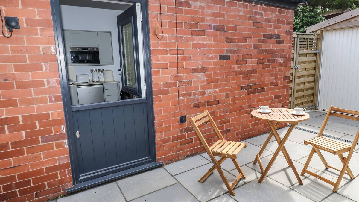 Padfield Cottage | LITTLE BIRCHINLEA, pet friendly, character holiday cottage in Glossop