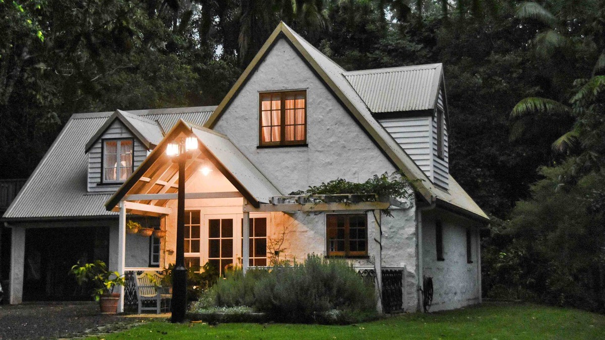 Eagle Heights Cottage | Little Bird Cottage at Tamborine Mountain