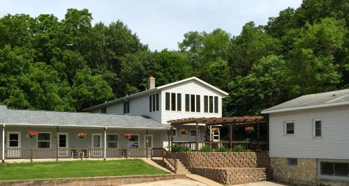 Trempealeau Hotel | Little Bluff Inn