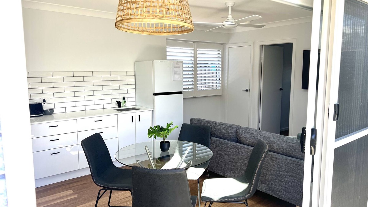 Port Macquarie Villa | Little Boat Guesthouse - close to CBD, walk to restaurants, pets