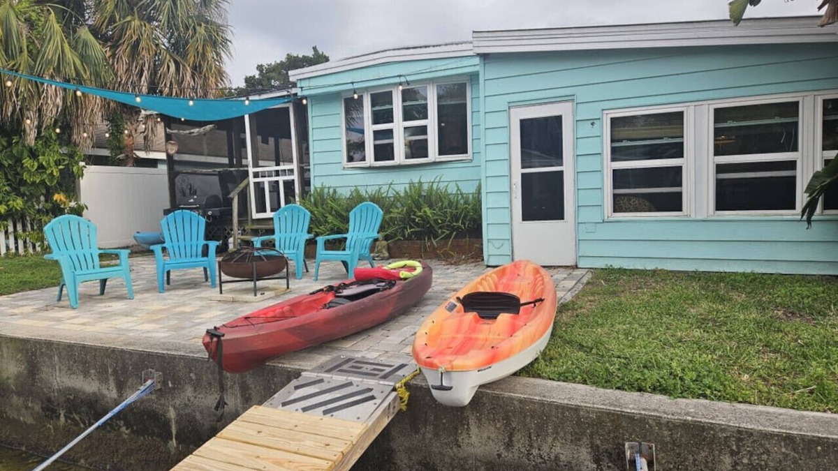 Weeki Wachee Gardens House | Little Bohemia!Springs/Gulf access! Kayaks & dock!