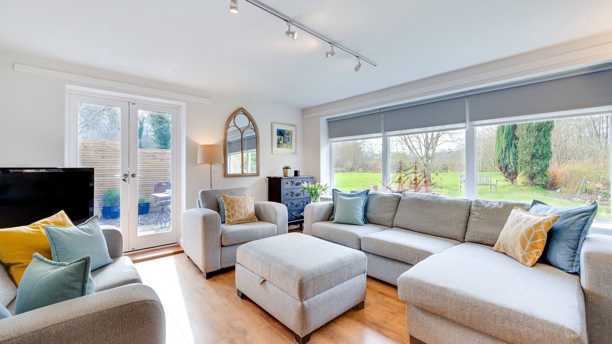 Five Oak Green House | Little Bourne - Two Bedroom House, Sleeps 4