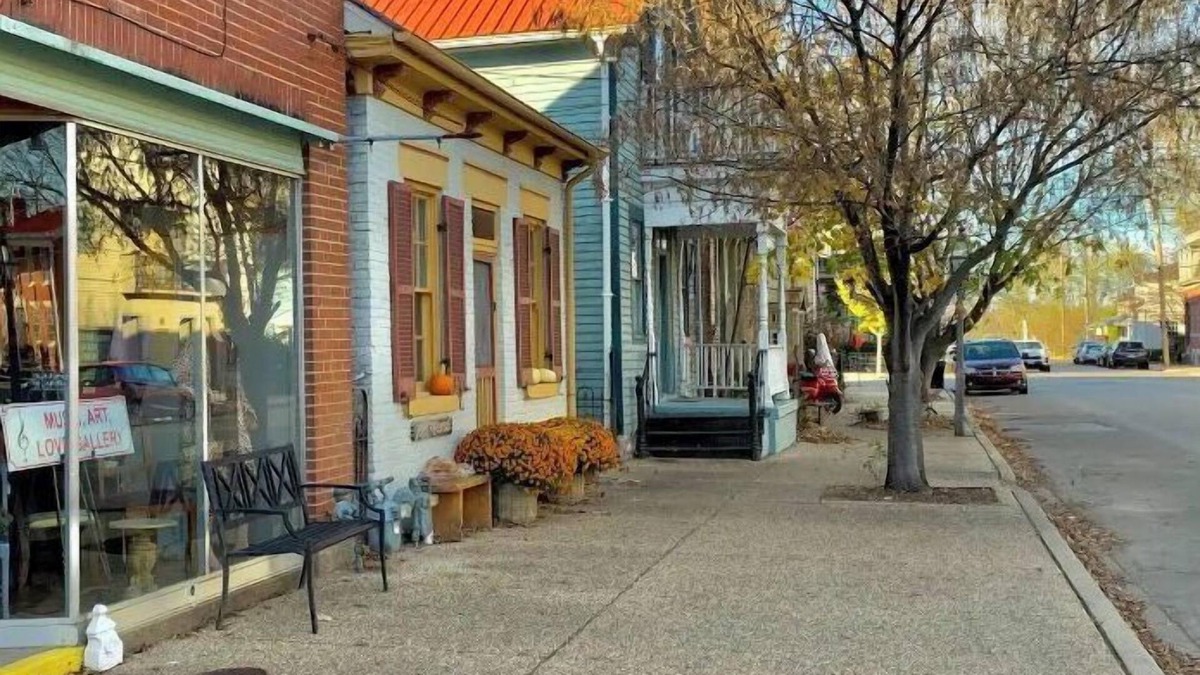 Lake Forest Estates House | "Little Brick House on Main (1865)”