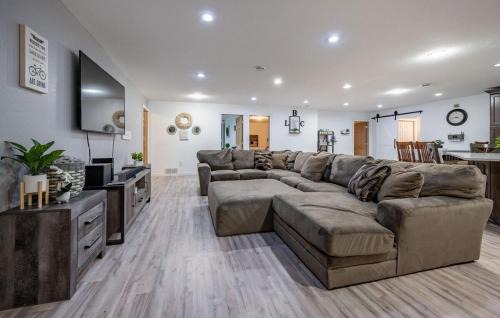 Northeast Itasca House | Little Buck Camp - Pet Friendly Game Room