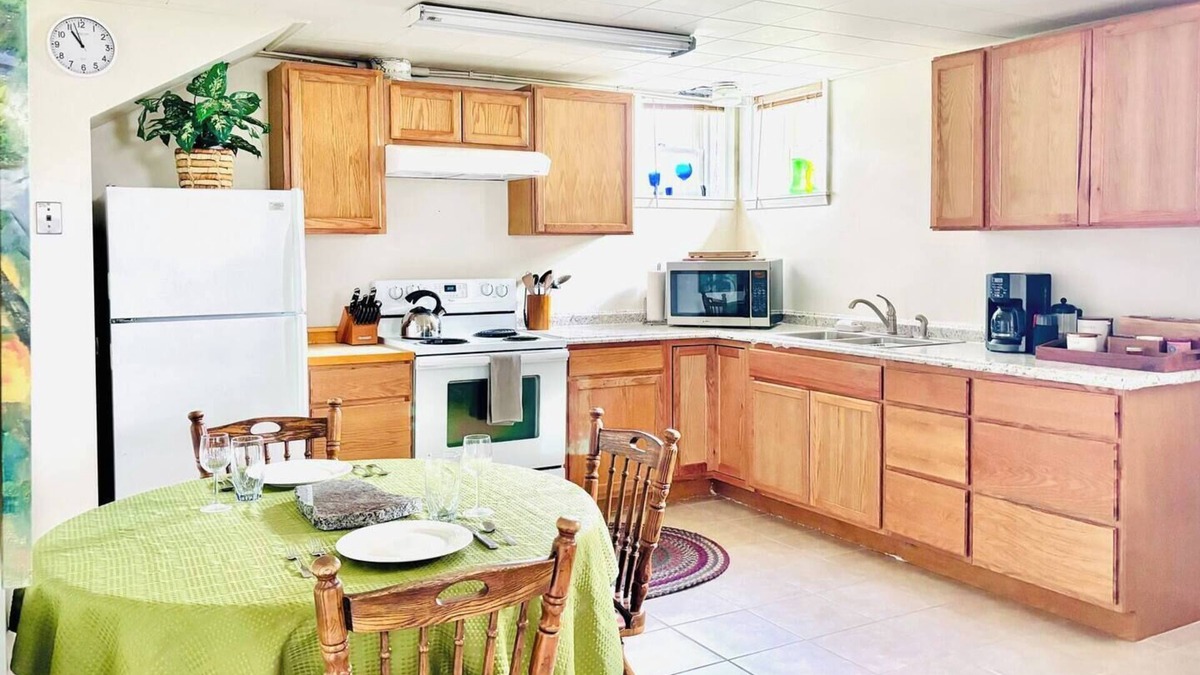 Rose Park Apartment | Little Burrow : University of Montana & Dornblaser