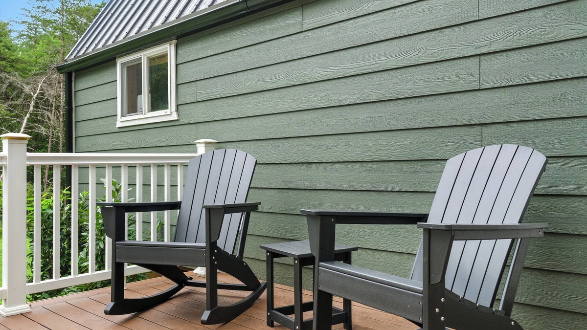 Pittsville Cabin | Little Cabin at Leesville Lake with a GIANT deck