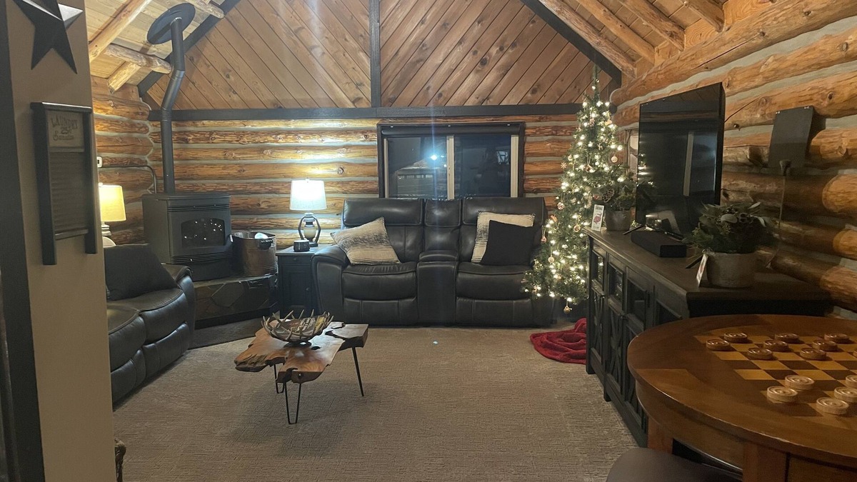 Post Falls Cabin | Little Cabin in the Woods + Disk - Frisbee Golf