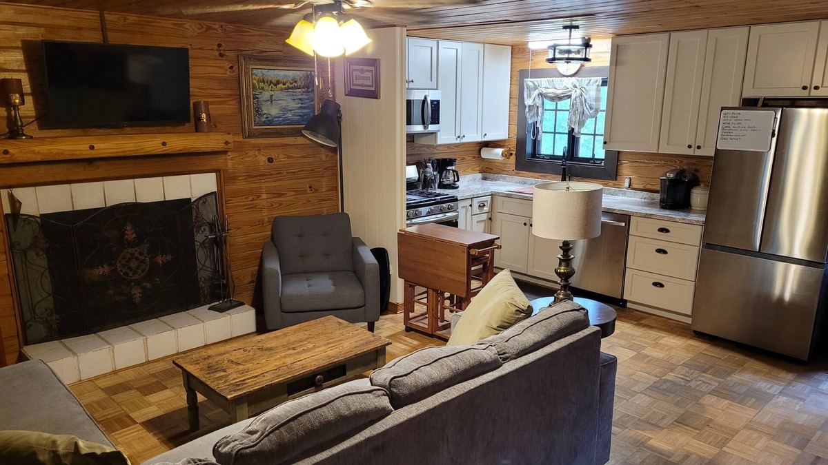 Elberta Cabin | Little Cabin in the Woods - Rustic Charm & Convenience to the Beach!
