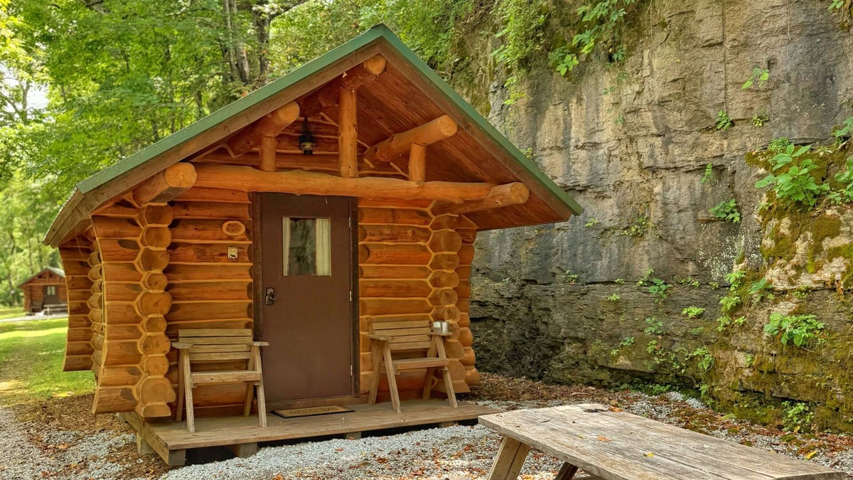 Squires Cabin | Little Cabin on the water…close to Glade Top Trail/Mark Twain National Forest