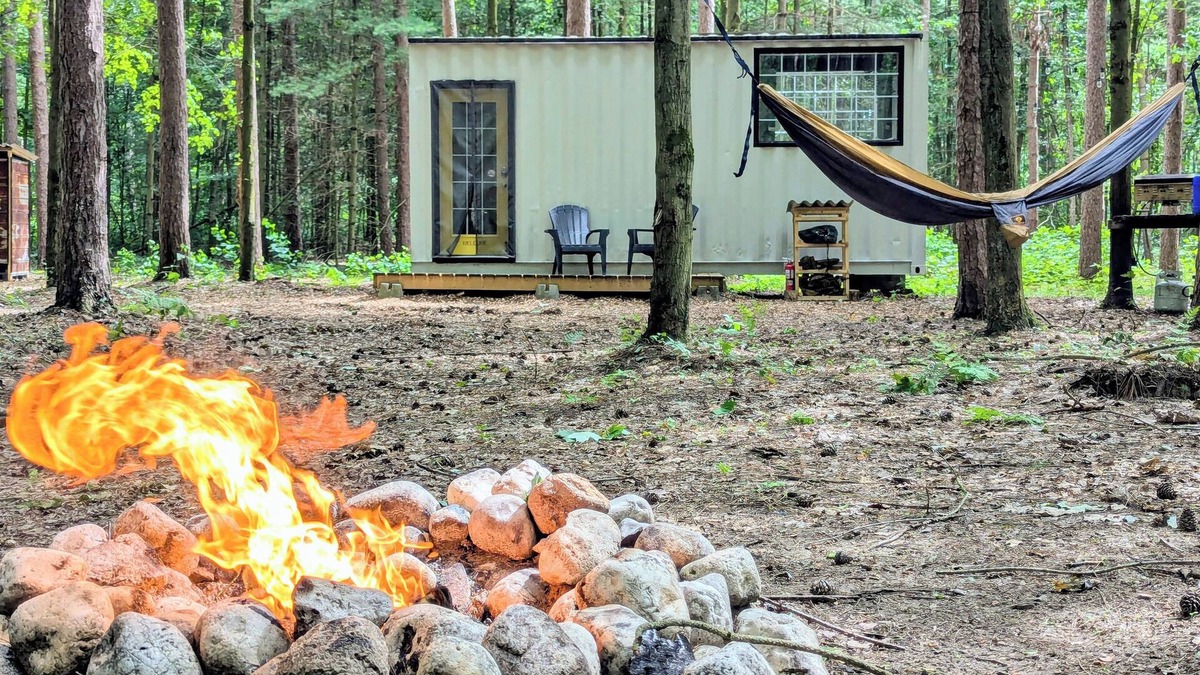 Delhi Cabin | Little Can in the Pines - Bunkie No. 1