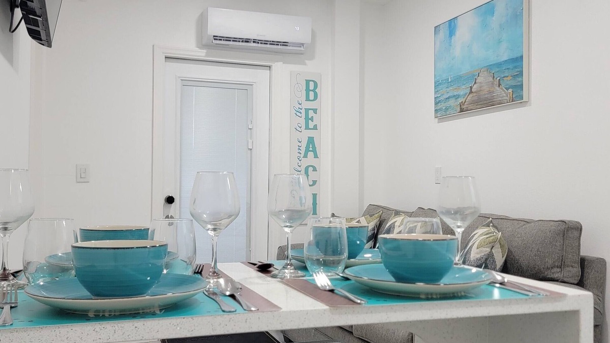 Bradenton House | Little Charm-Close to Anna Maria Island, IMG Academy and GT Bray Park.