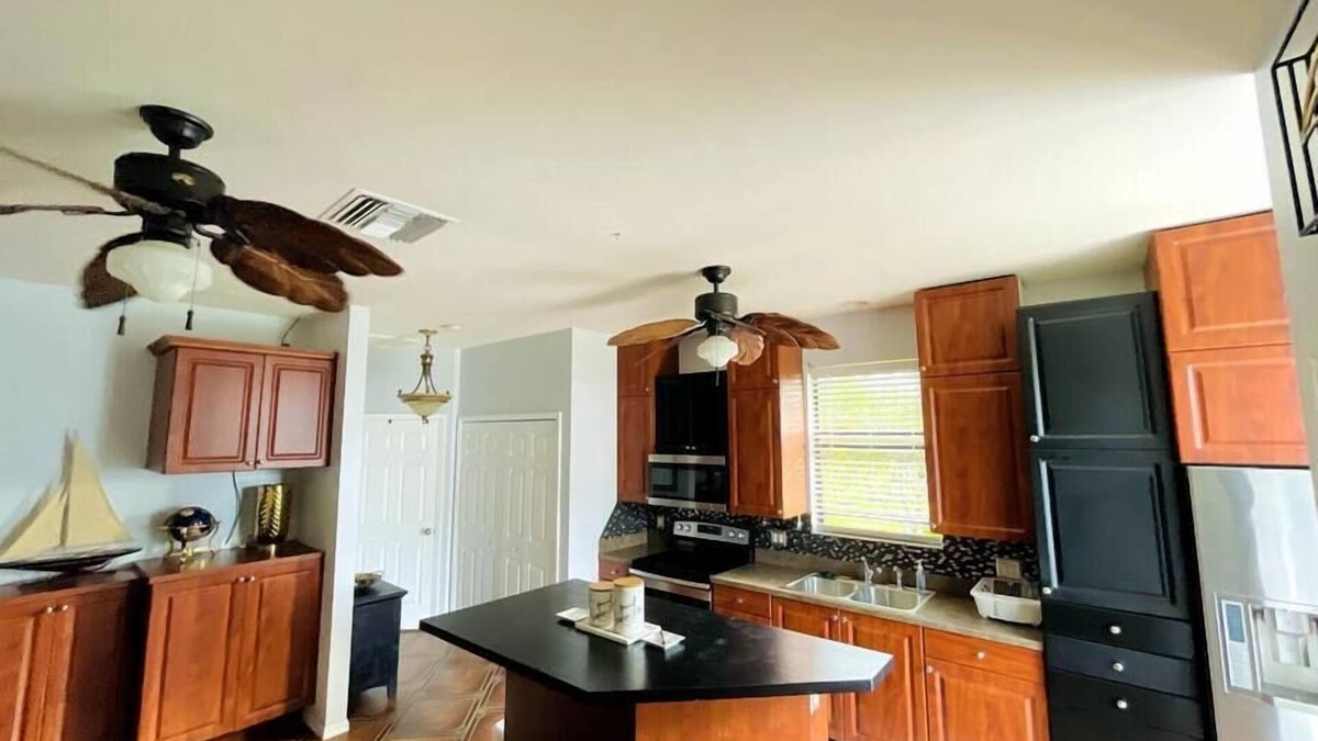 Buckingham House | Little Cottage on the Field
