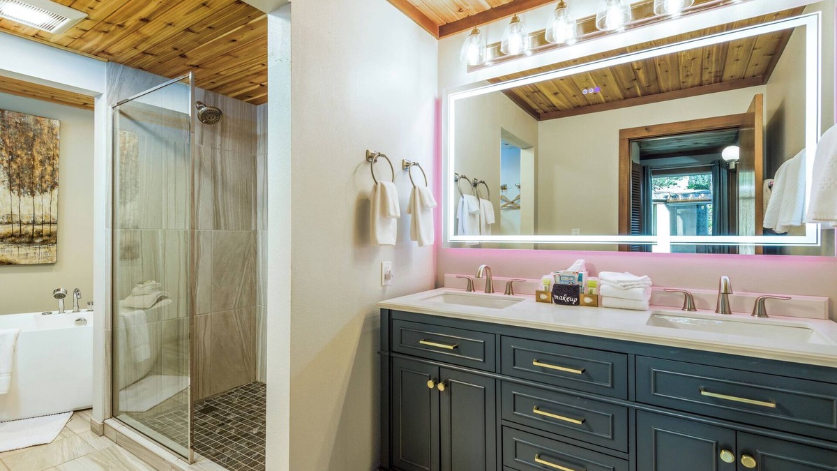 Newport Apartment | Little Creek Cove Beachfront Resort