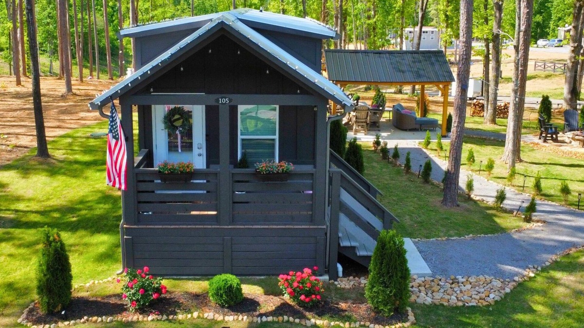 Dover House | Little Dolly ("In The Pines" at KY Lake) | 105 Pine Grove Lane, Dover, TN 37058