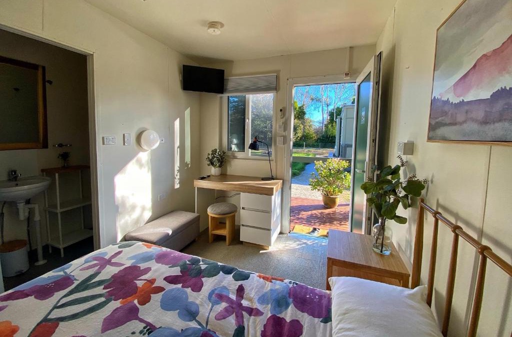 Benalla West Hotel | Little Farm of Calm