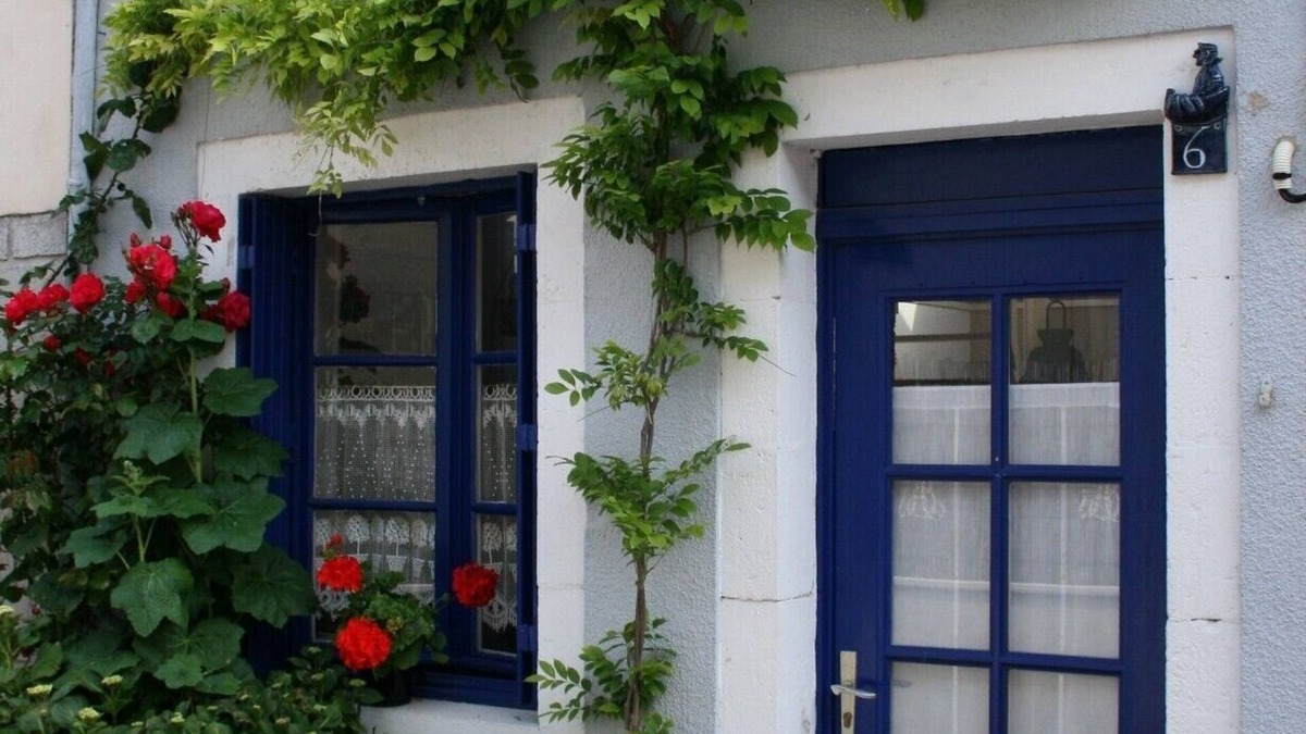 Saint-Vaast-la-Hougue House | Little fisherman house 300 meters to the sea.
