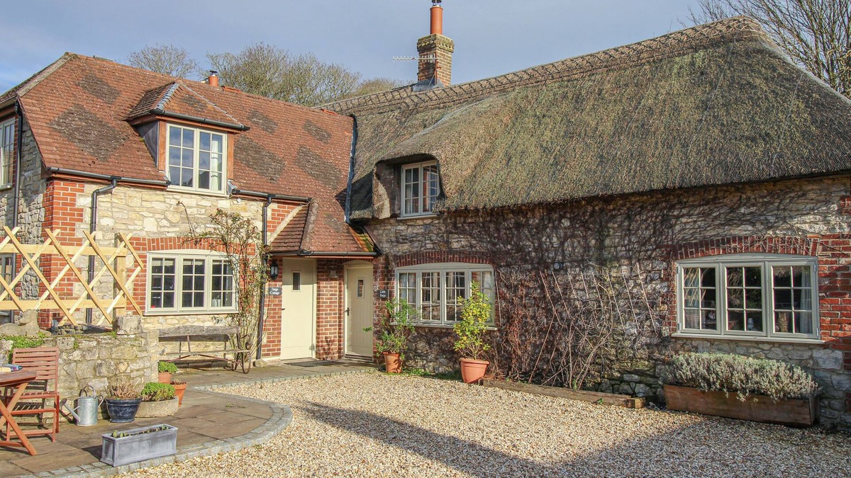 West Lulworth Cottage | LITTLE FORGE, romantic, with open fire in West Lulworth