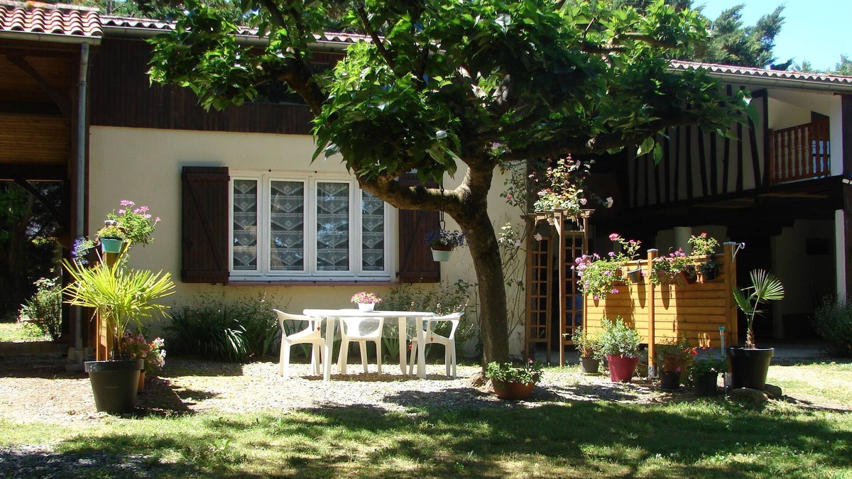 Puydarrieux Cottage | Little Garden