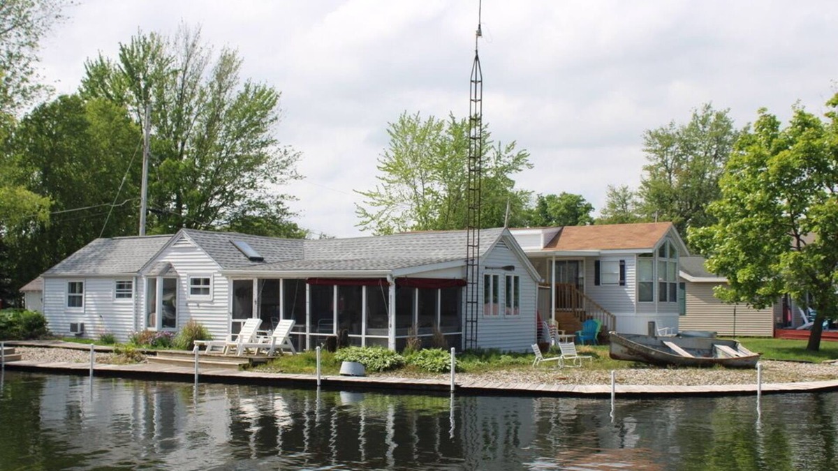 Syracuse Cottage | Little Gem on Lake Wawasee
