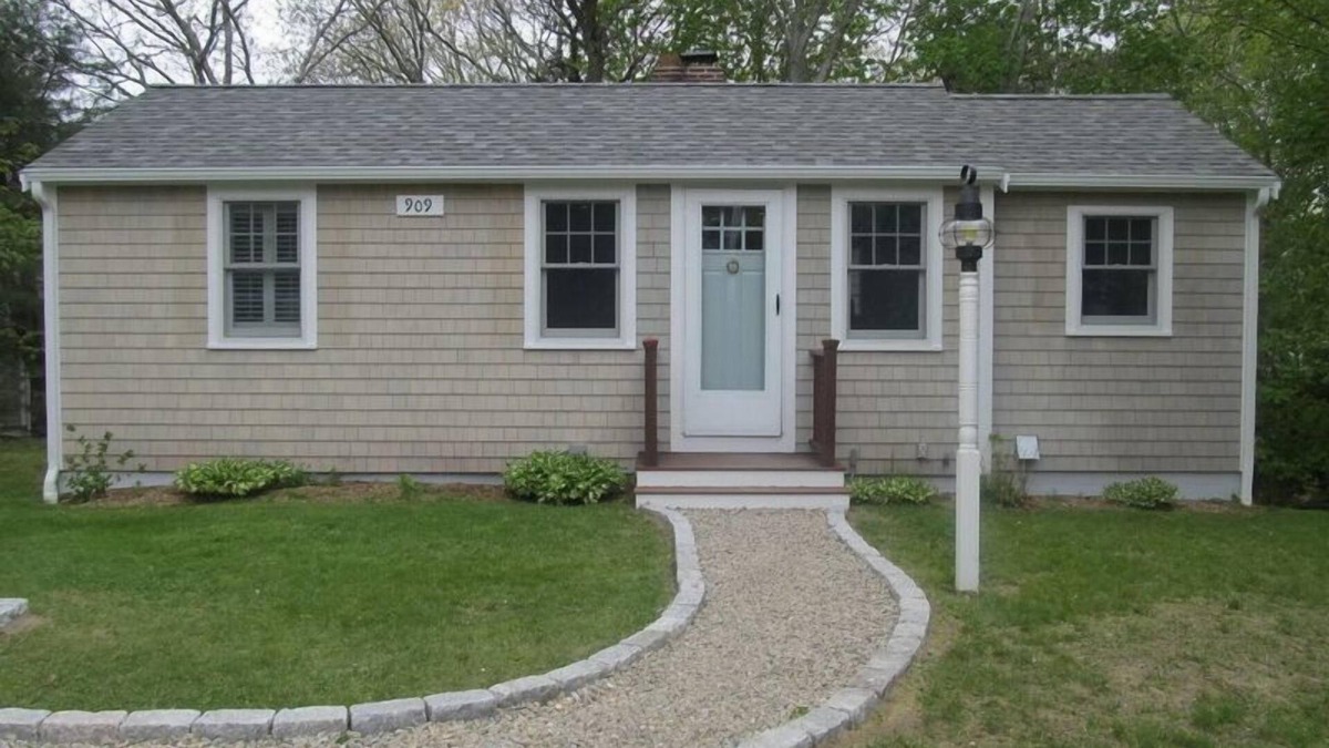 Osterville House | Little Gem walking distance to Osterville Village