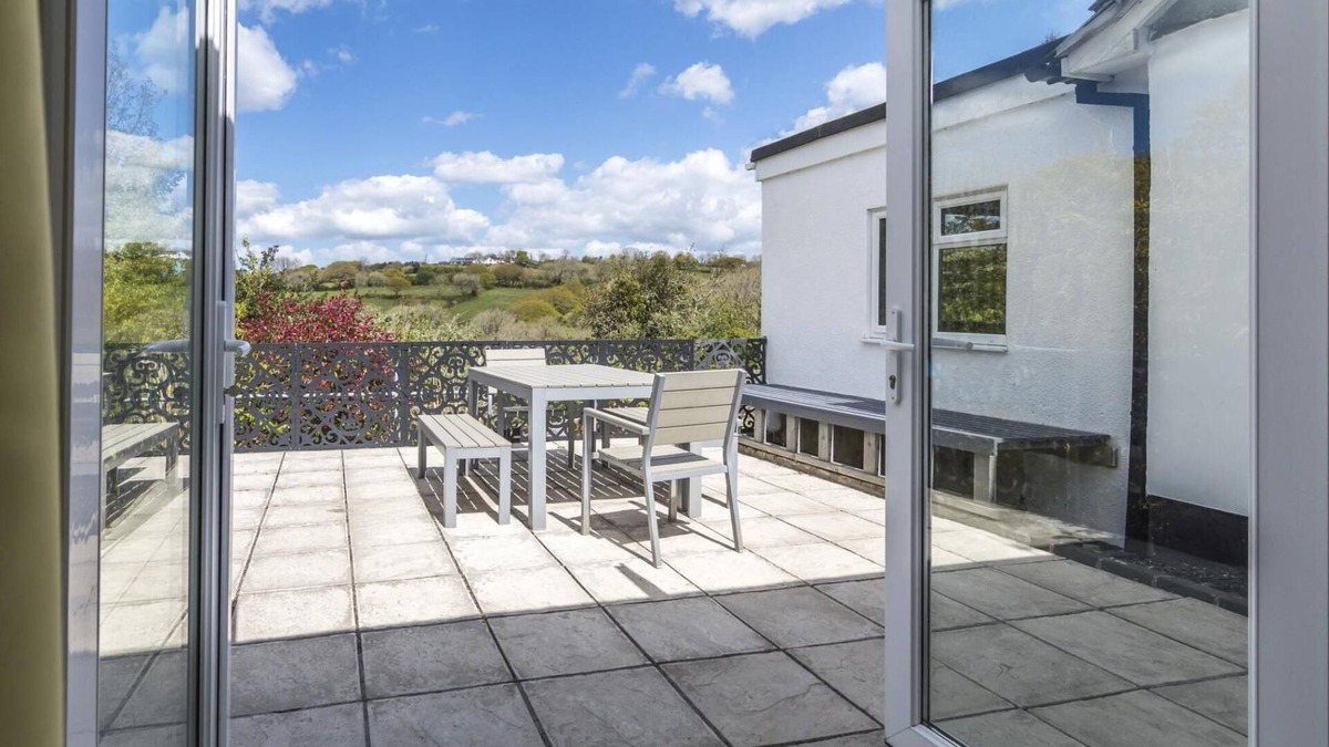 Wiseman's Bridge House | Little Hill - 3 Bedroom Bungalow - Wisemans Bridge