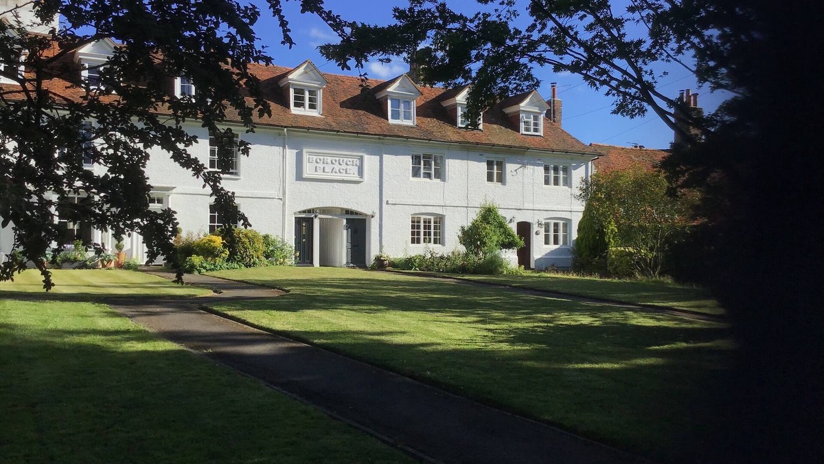 Tenterden Cottage | Little House . Cottage for 4 in Tenterden High Street. Wifi, parking, woodburner