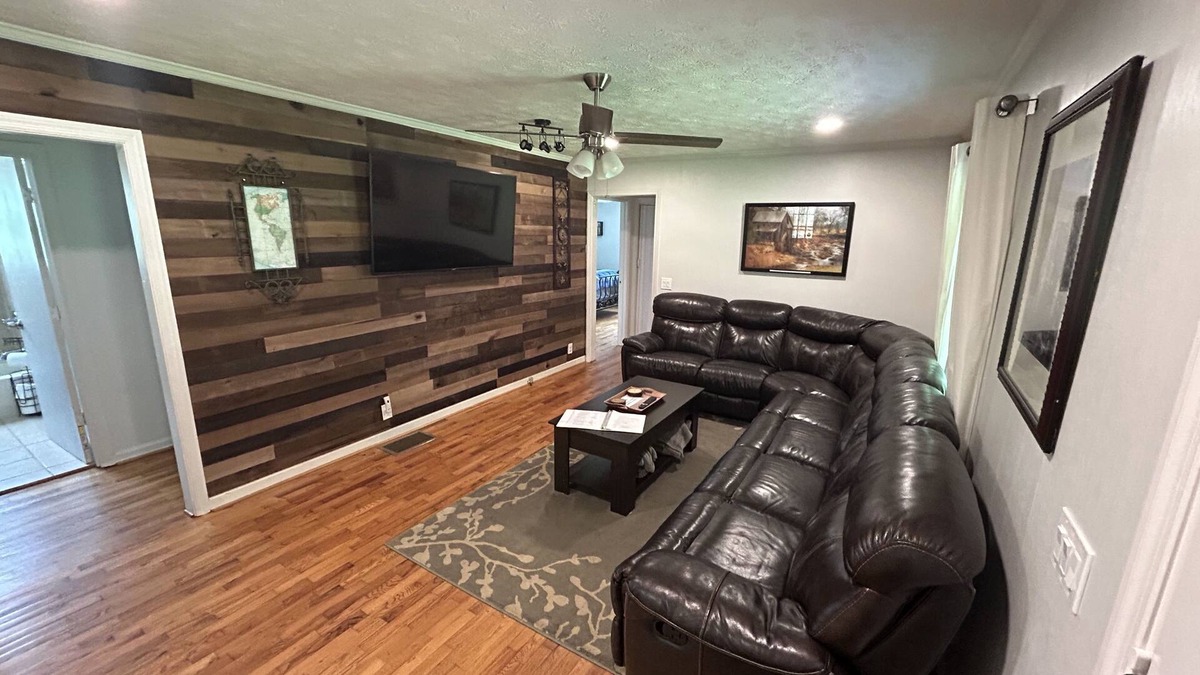 Jasper House | Little House in Jasper