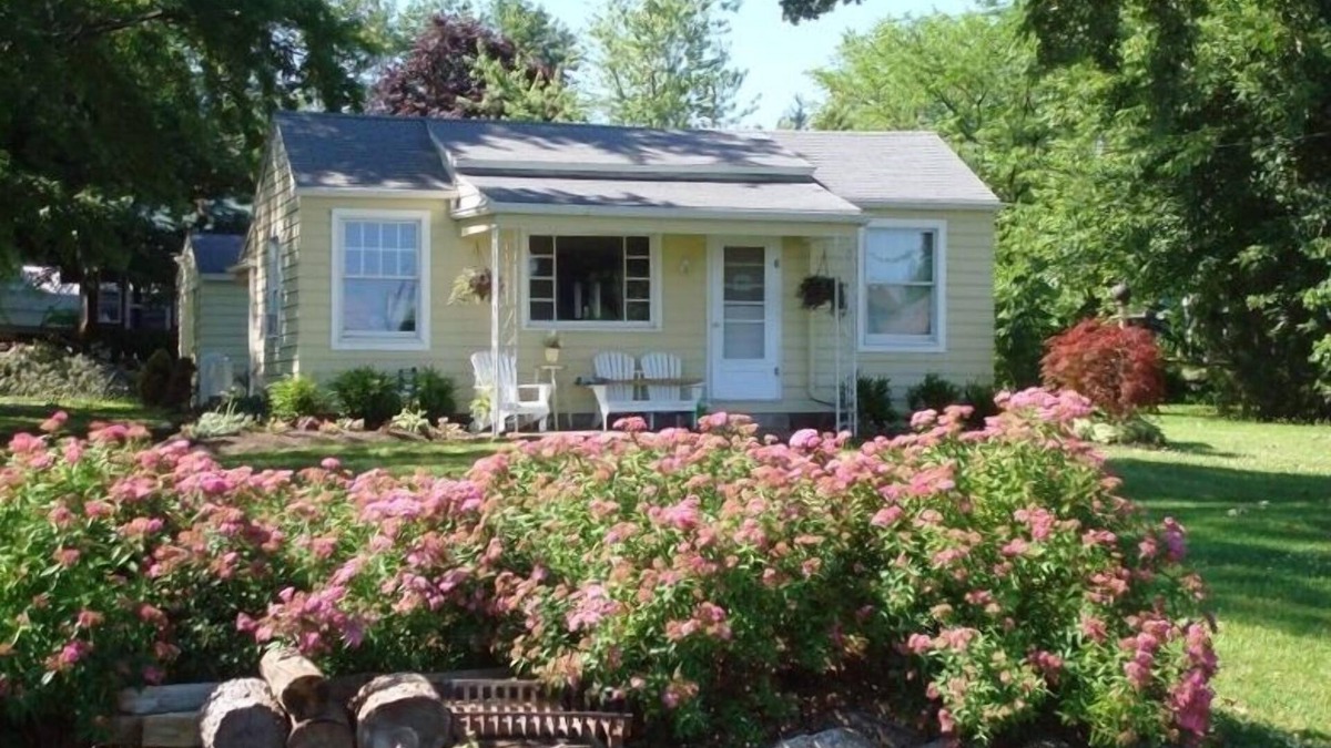 Lakeside House | Little House on the Lake Great place, great price!