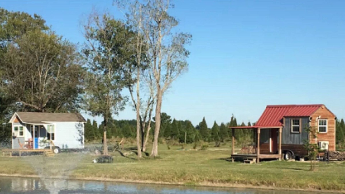 Manvel Cottage | Little house on the Christmas tree