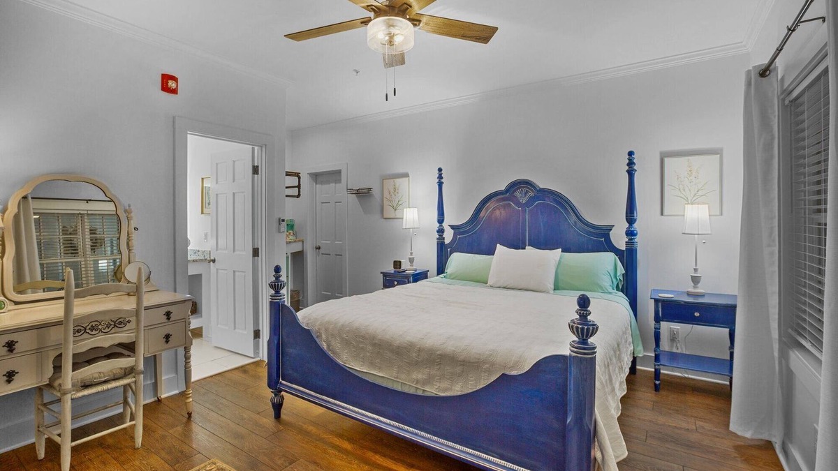 Washington Hotel | Little Inn on Main 214 West Main Street