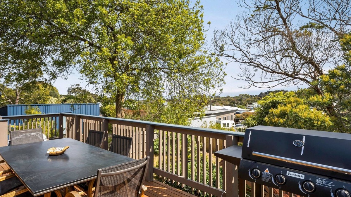 Sunset Strip House | Little Island Escape