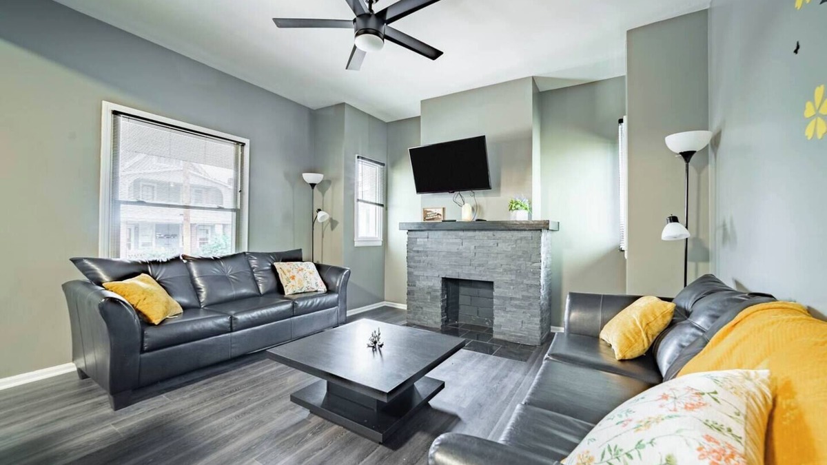 Little Italy Apartment | Little Italy Gem: Close to CWRU, Cleveland Clinic & Top Restaurants w/King Bed