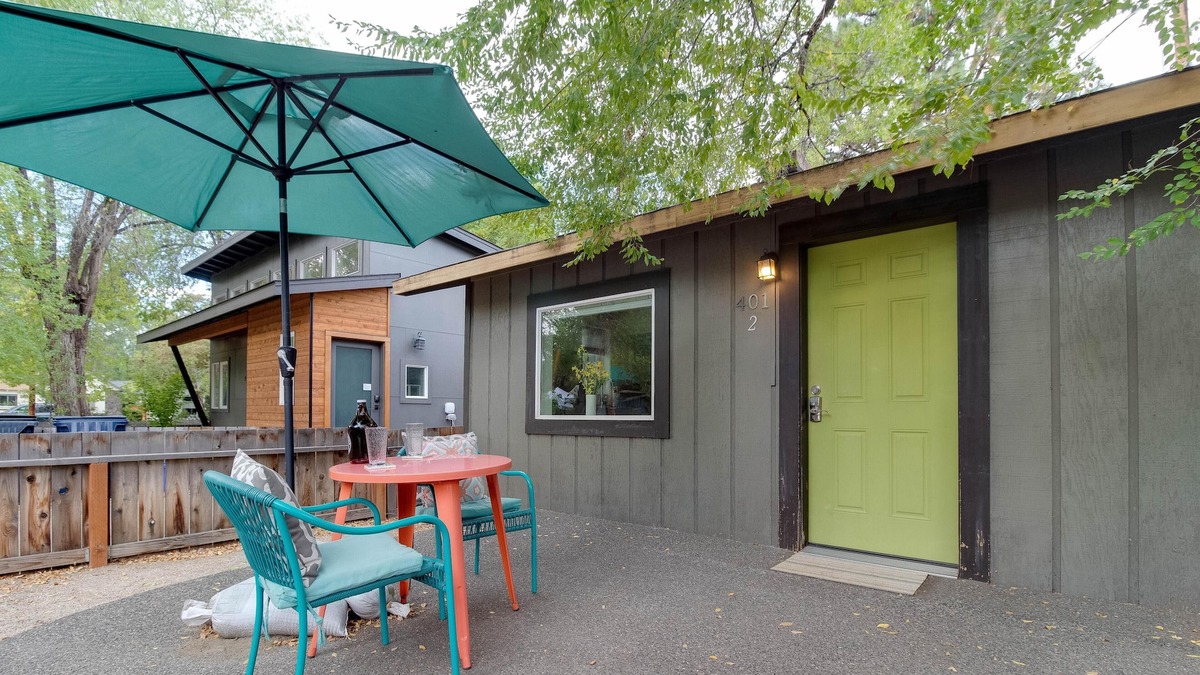 Old Bend Cottage | Little Lava, IN Downtown Bend, AC, 100+mbps Wifi, Bikes, Walk Everywhere
